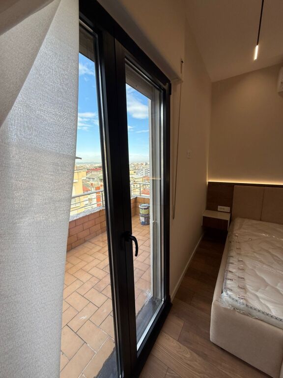 Jepet me qira 1+1 RRUGA BILL KLINTON KODRA E DIELLIT 60,000 leke