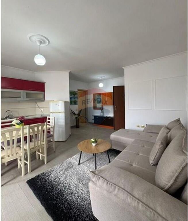 Apartament 2+1 per qira tek Komuna e Parisit