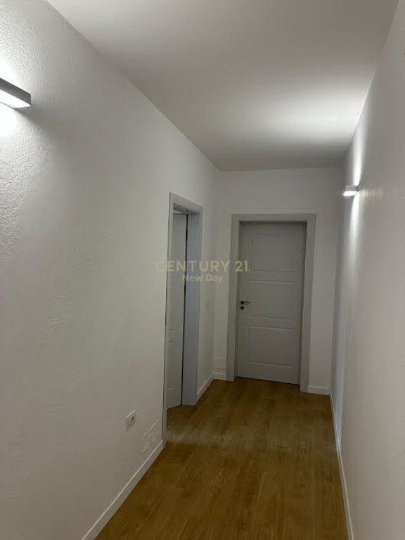 2+1 Per shitje prane Markates