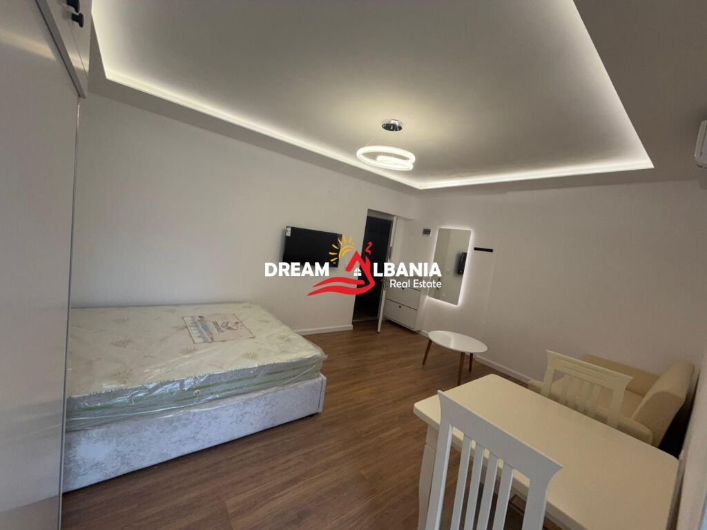 Garsoniere për shitje tek rruga Ferit Xhajko prane tregut te Medresese në Tiranë (ID 4109120)