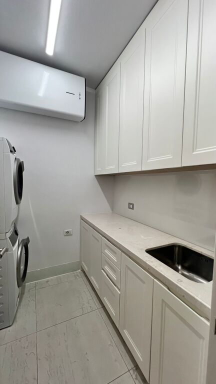 Jepet me qera 3+1+2 tek Komuna e Parisit