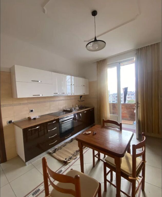 APARTAMENT ME QERA 2+1 KINOSTUDIO 50.000 LEKE FH-69387