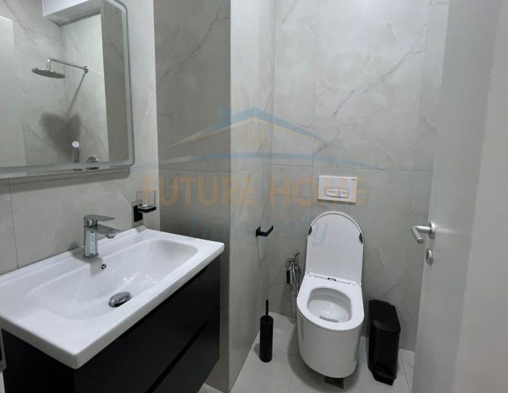 Affitto, Appartamento 1+1, Complesso Kadiu, Tirana.