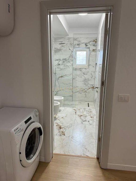 2+1 Per shitje prane Markates