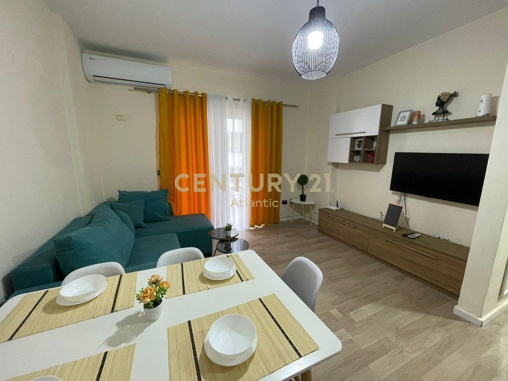 JEPET ME QIRA PARTAMENT 30 METRA NGA DETI PRAN ADRIATIK HOTEL , PLAZH DURRES .