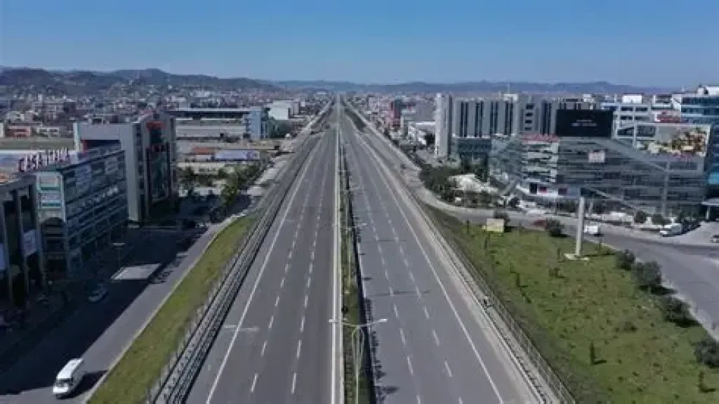 Ambient për Qira – Rruga Autostrade Tiranë–Durrës
