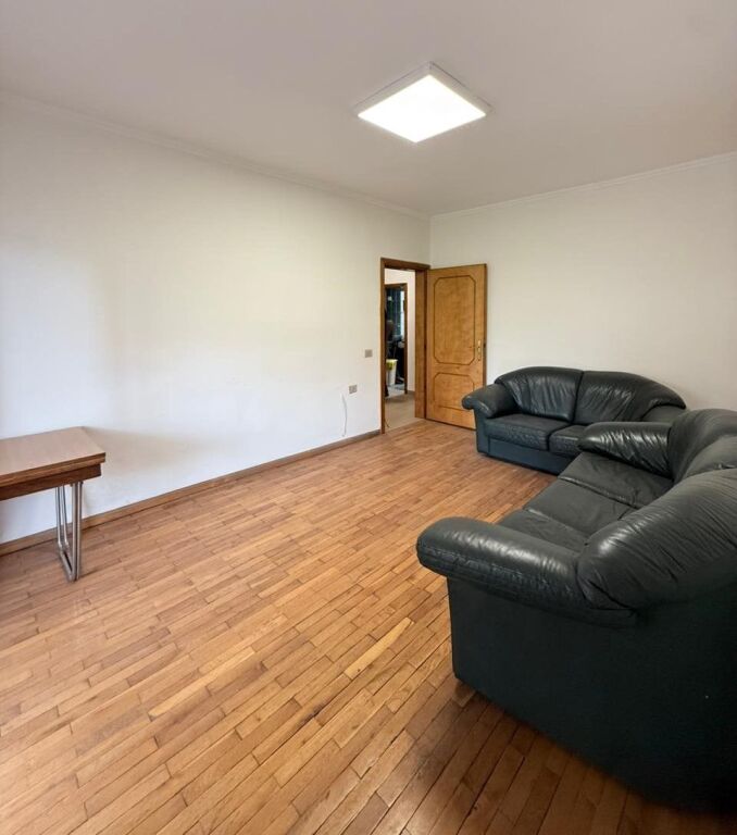 🏢 Apartament 3+1 për Qira – Qendër, pranë Kafe Flora