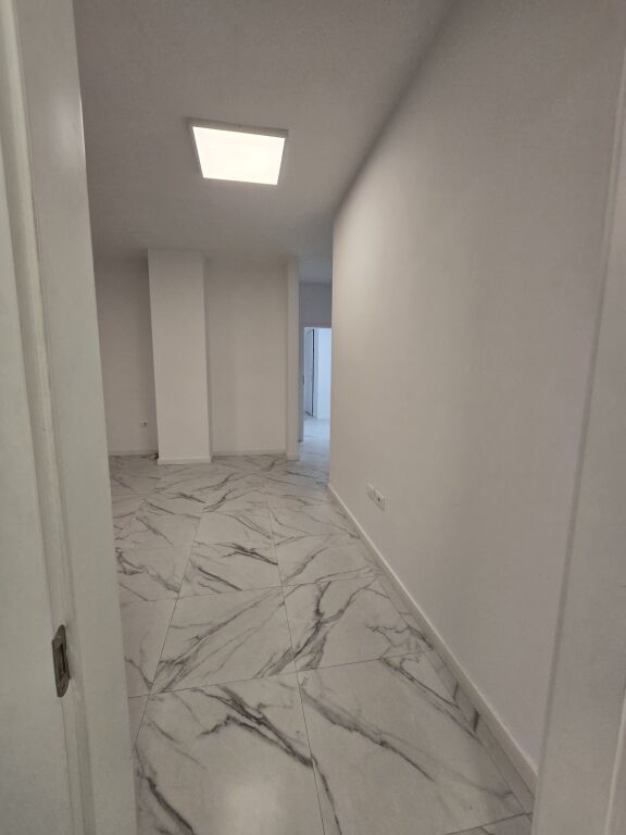 Zyra me qera 113m2 te Delijorgji