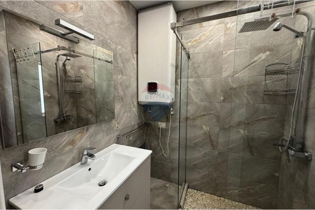 Apartament 3+1+2 Per Qira Ne Bllok