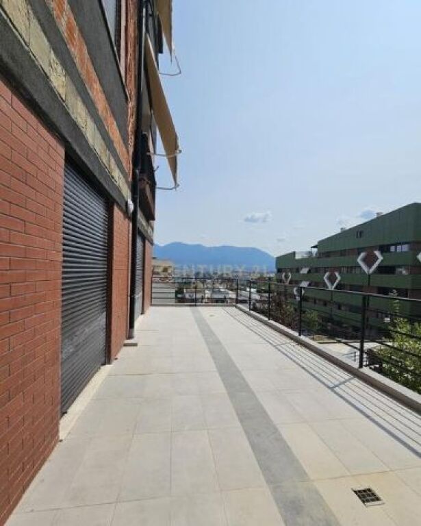 Affittiamo appartamento 2+1 con veranda