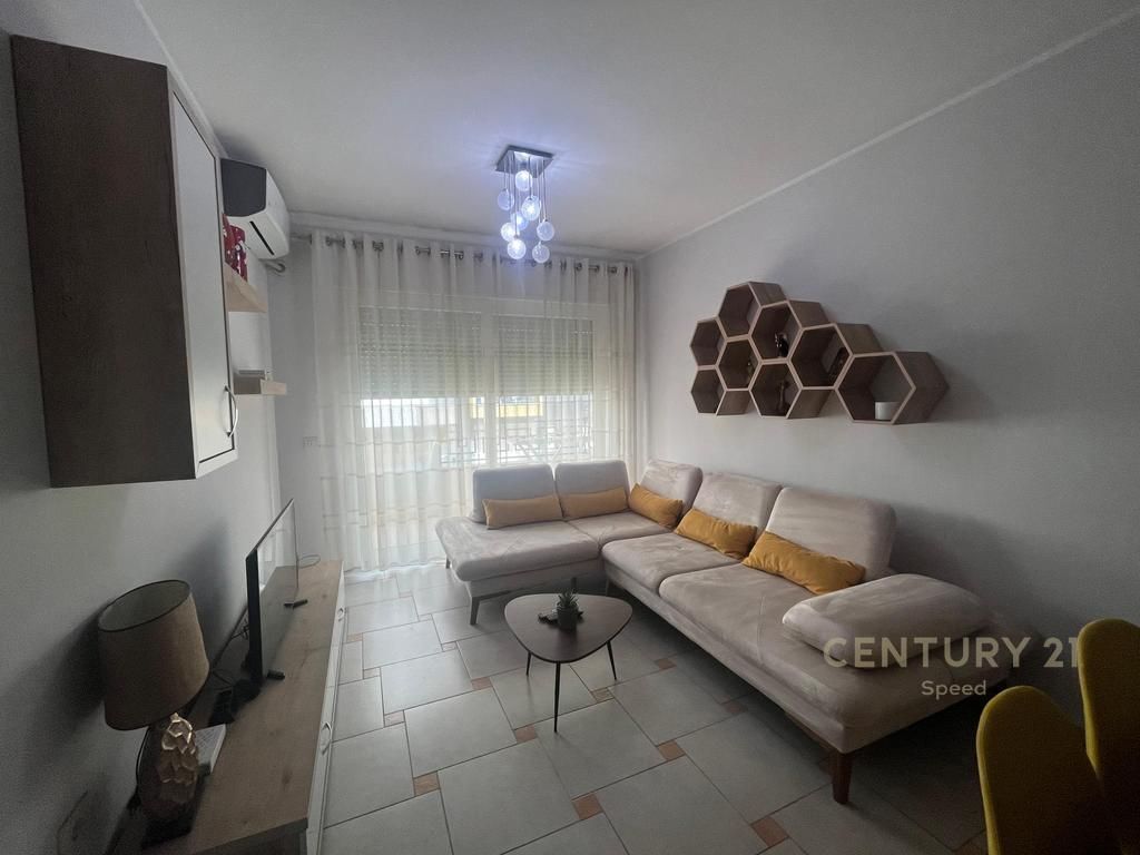 Apartament 2+1 me qira tek 5 Maj!!