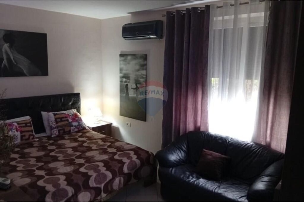 Apartament - Për Qira - Rruga Muhamet Gjollesha, Tiranë