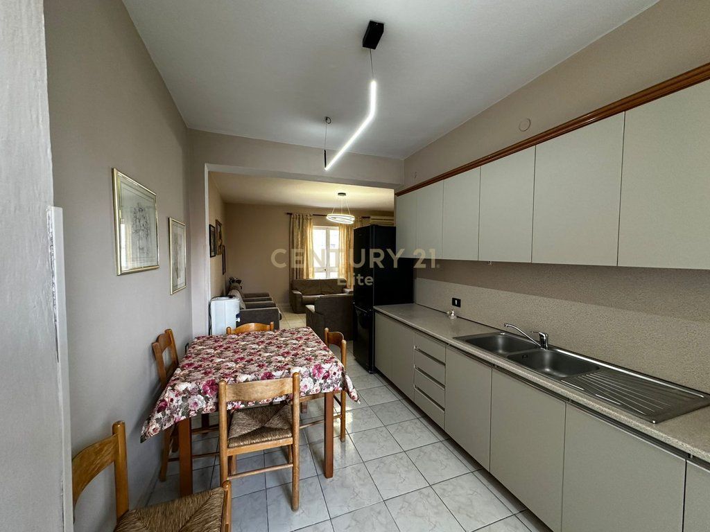 JEPET ME QIRA APARTAMENT 3+1 NE RRUGEN MINE PEZA