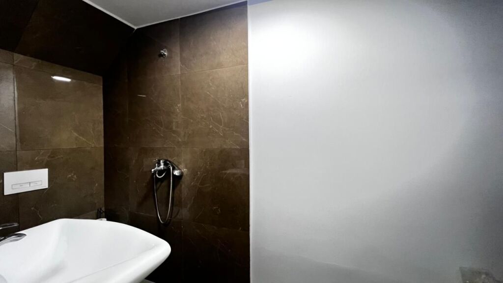 Locale per ufficio o abitazione in vendita vicino alla Strada di Durazzo!!!