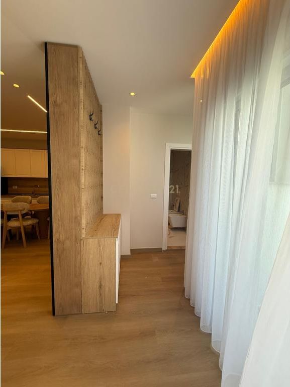 Apartament luksoz për shitje në Golem – vetëm 30 metra nga deti!