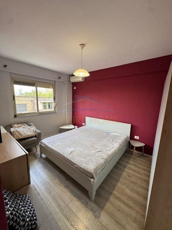 Shitet, Apartament 3+1+2, Stacioni Trenit, Tiranë