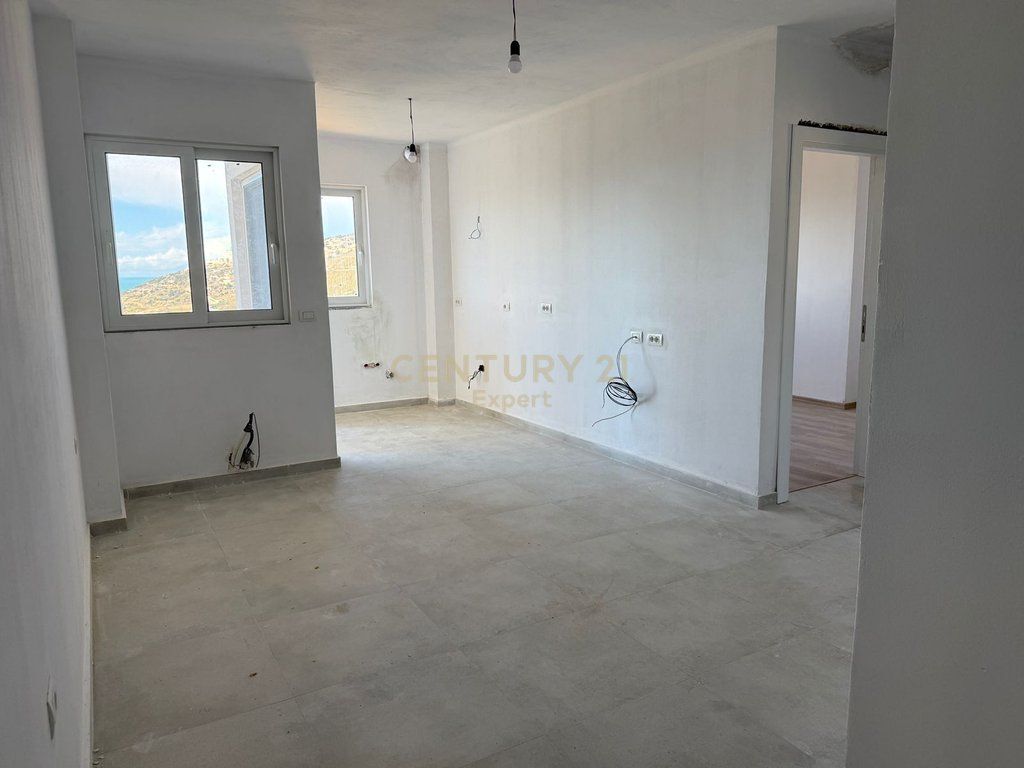 SARANDA, VENDIAMO APPARTAMENTO 1+1 NEL PORTO DI LIMIONI