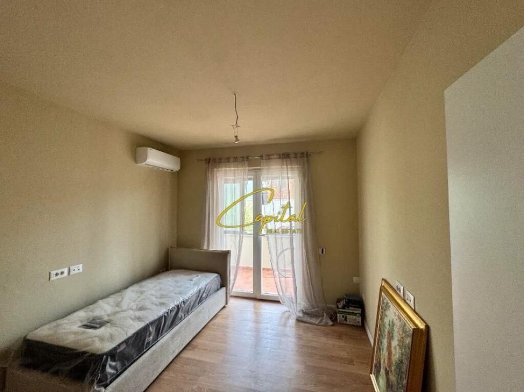 APARTAMENT ME QIRA 2+1 RRUGA E DURRESIT 1.100 EURO