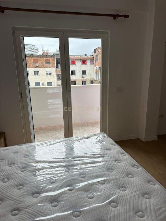 2+1 Per shitje prane Markates