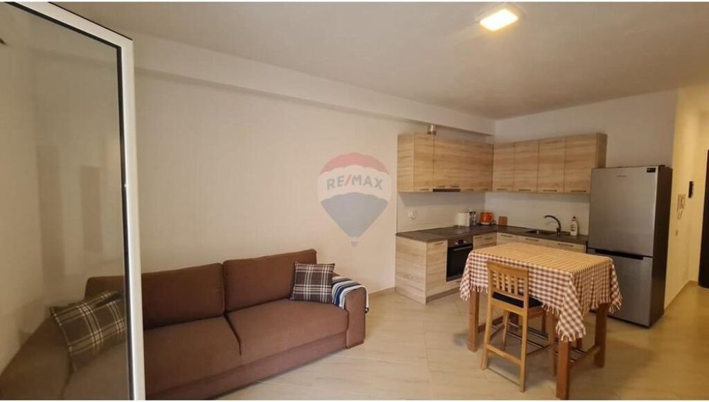 🌊 APARTAMENT 1+1 NË SHITJE – LUNGOMARE, VLORË