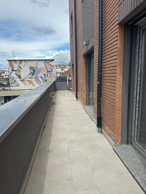 AMBIENT ZYRE ME QIRA, REZIDENCA DAEL, BULEVARDI I RI, TIRANE!