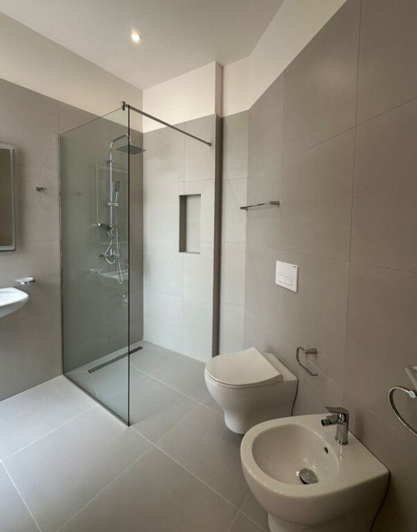 📍 Vilë me Qira në Green Valley Residences  Liqeni i Thatë