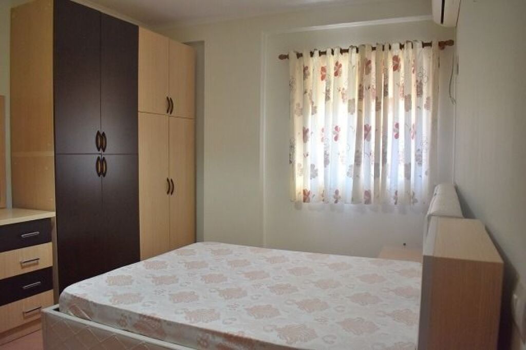 Jepet apartament 3+1 tek Rruga 5 Maji prane Zgara 5 Maji!
