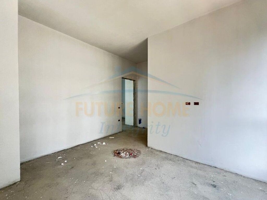 Shitet, Apartament 2+1+2, Rezidenca Splendor, Tiranë.