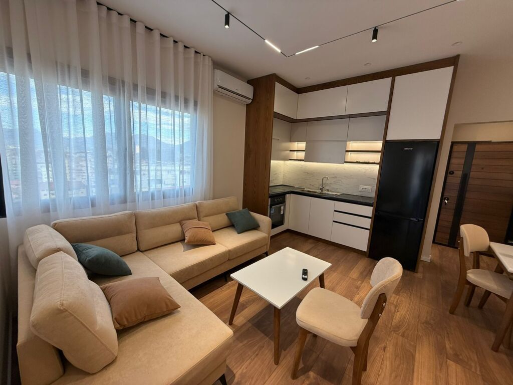 Jepet me qira 1+1 RRUGA BILL KLINTON KODRA E DIELLIT 60,000 leke