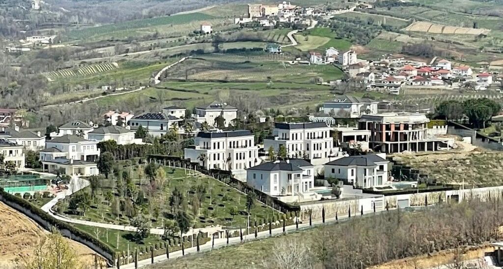 🏡Vile e bashkangjitur për Shitje te Rolling Hills, ne TEG!