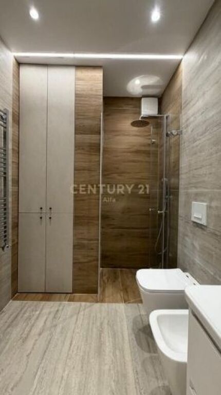 Shitet super apartament 1+1