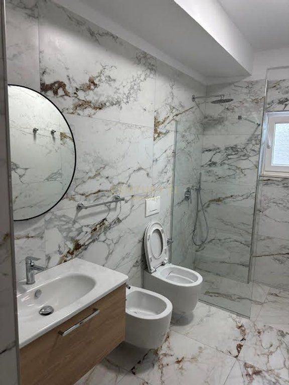 2+1 Per shitje prane Markates