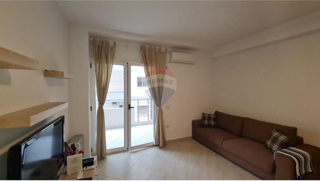 🌊 APARTAMENT 1+1 NË SHITJE – LUNGOMARE, VLORË