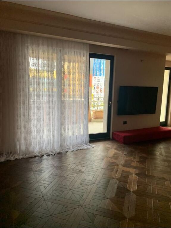 Jepet me qera apartament 1+1 ne Qender