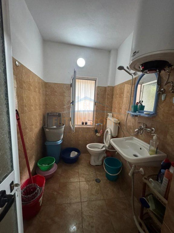 Shitet, Apartament 2+1, Ish Parku i Autobusave, Tirane