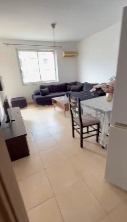 Jepet me qira Apartament 1+1, Astir