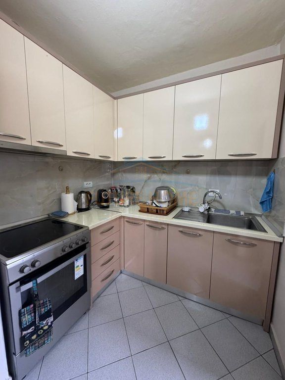 Shitet, Apartament 2+1, Ish Parku i Autobusave, Tirane