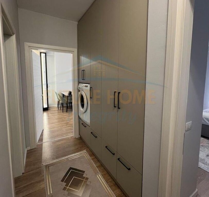 Affitto, Appartamento 1+1+Posto Auto, Complesso E-88, Tirana.