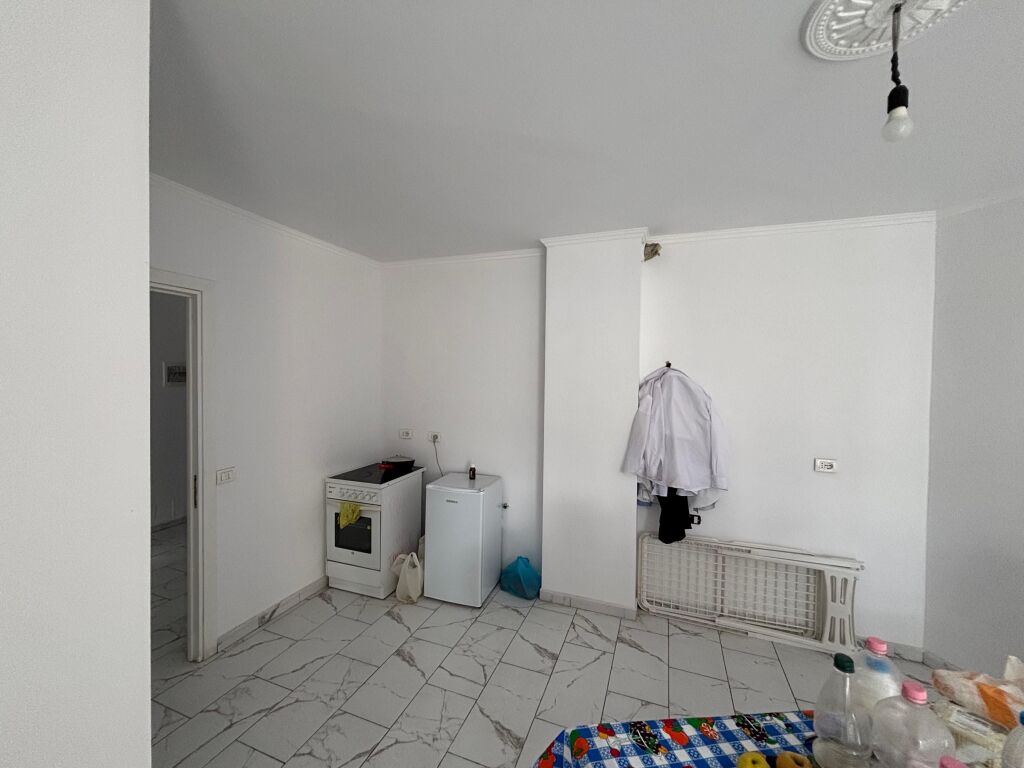 In vendita, Appartamento 1+1, Via Mine Peza, Tirana.