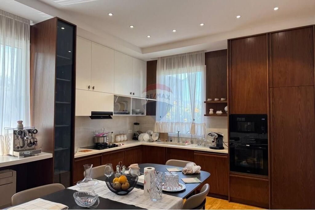 Vilë - Për Shitje - Vishnjë, Tiranë(ID: 530491002-171)