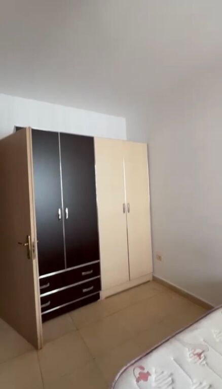 Jepet me qira Apartament 1+1, Astir
