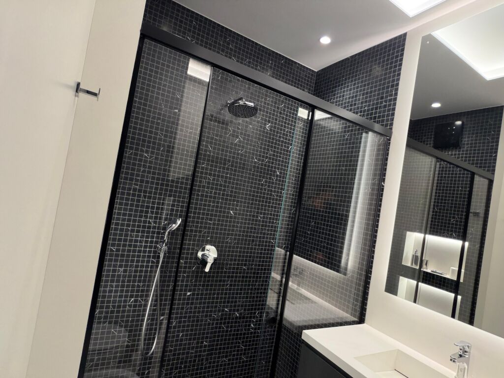 🏡 Luxurious apartment for rent 📍 Tirana Garden Building, 21 Dhjetori  🏢 12th floor (with 2 elevators) ✨ High standards and maximum comfort  💶 Price: 900€/month  