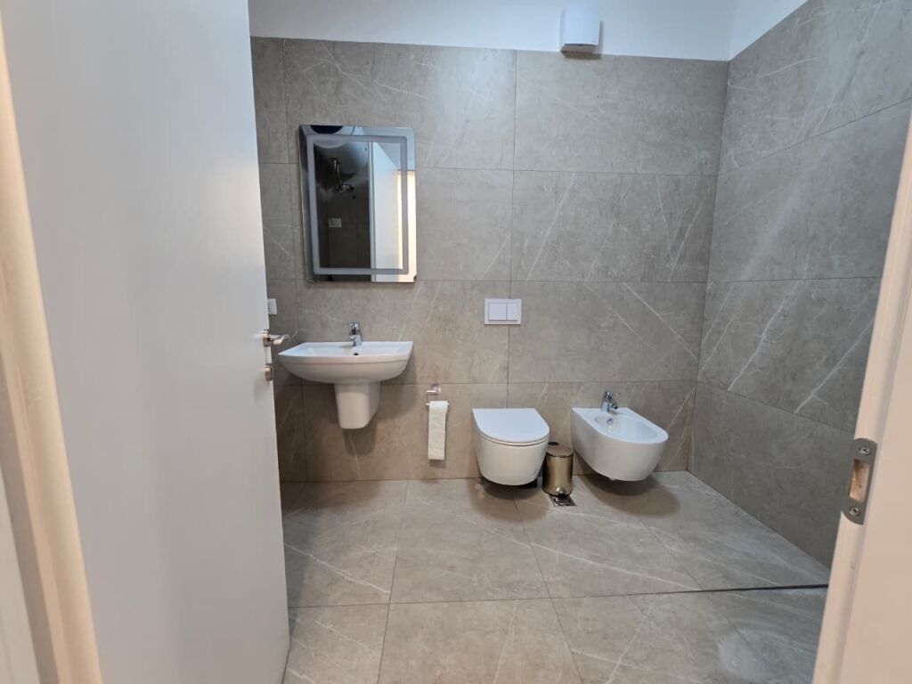 Jepet me qira zyrë,Delijorgj