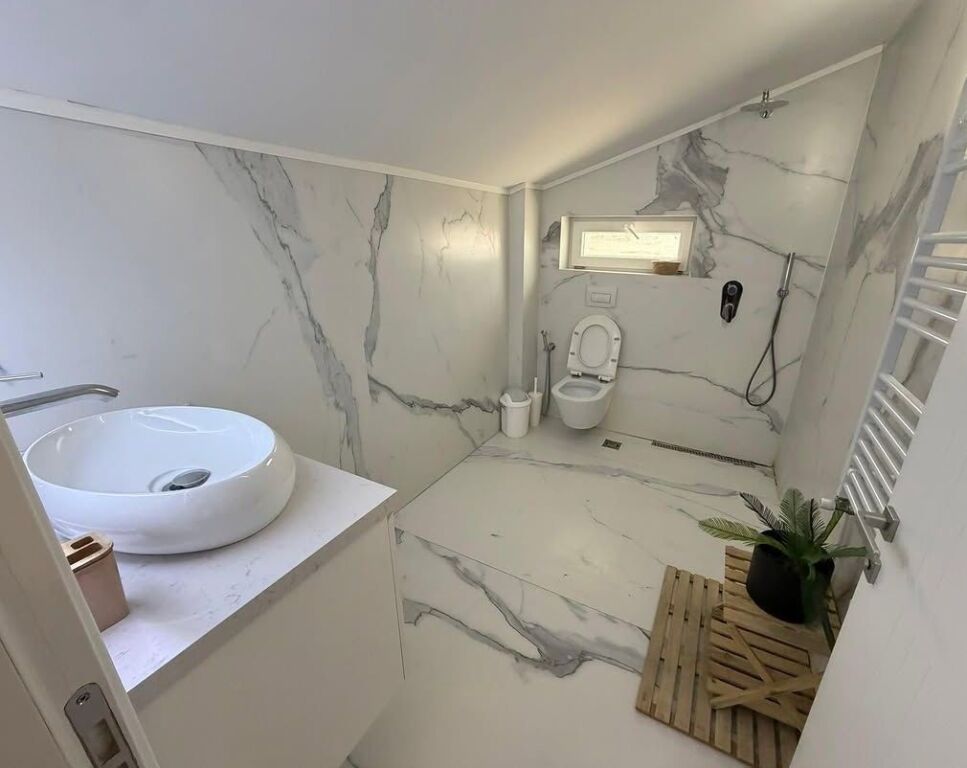 📌 Penthouse me Qira – Secret Garden, pranë TEG