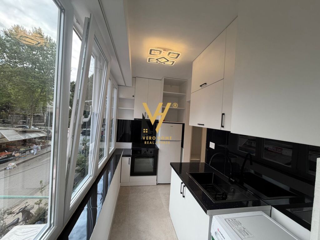 SHITET GARSIONERE 30 M2 TE RRUGA FERIT XHAJKO 8.800.000 LEKE