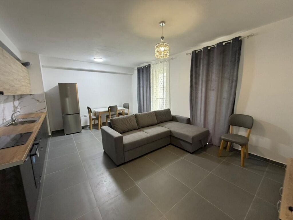 Apartament me qera 3+1 tek 5 maji