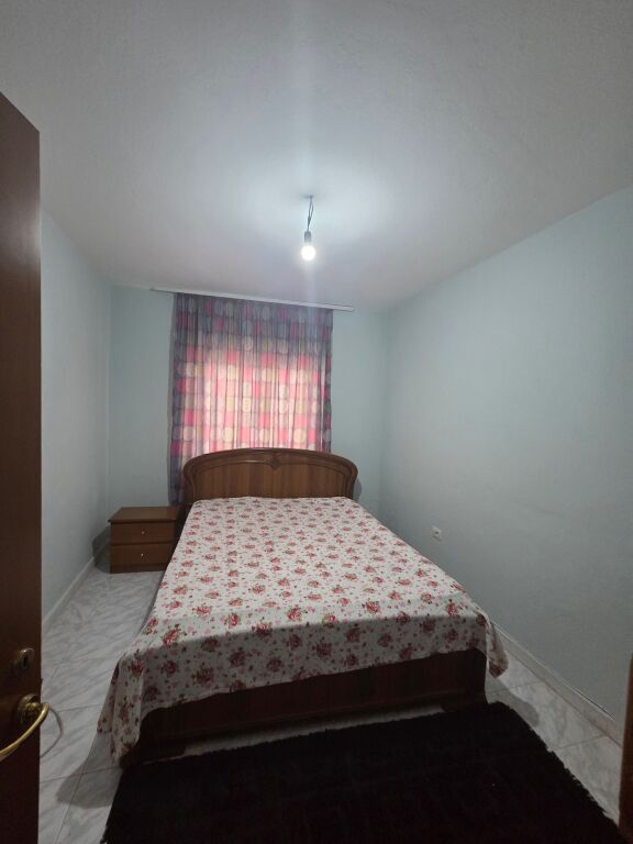 Jepet 3+1 me qira Komuna Parisit