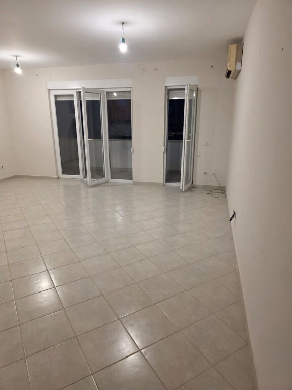 For rent 2+1+2 empty CONTACT FROSINA PLAKU 700€