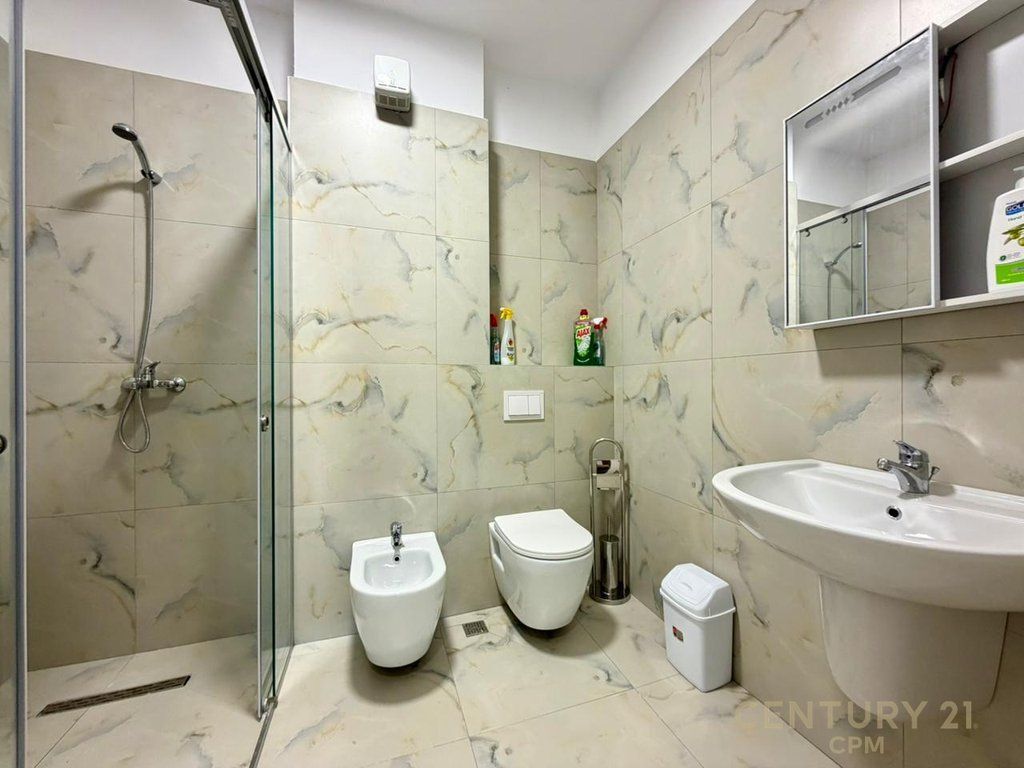APARTAMENT MODERN 2+1+2 PER QIRA TEK PAZARI RI! (PA BANUAR ME PARE)