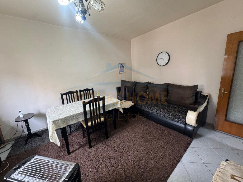 Shitet, Apartament 2+1, Ish Parku i Autobusave, Tirane